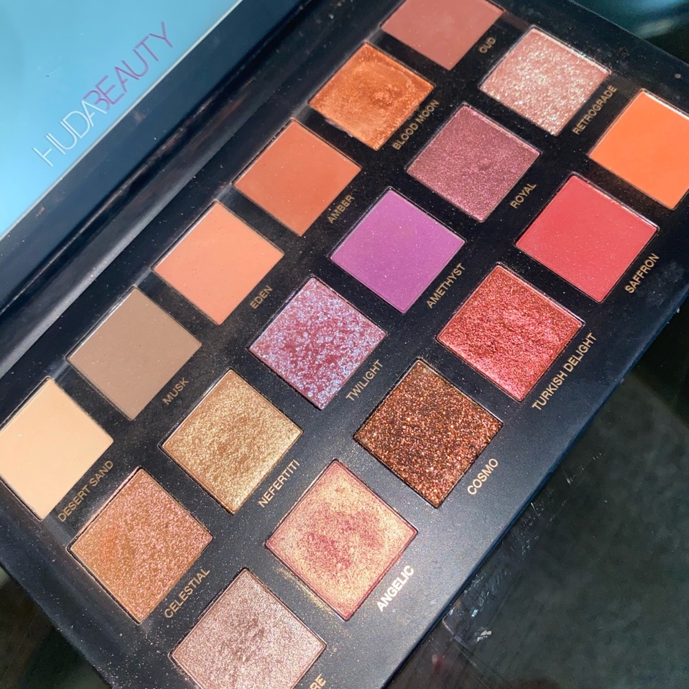 Huda beauty desert dusk palette eyeshadow makeup